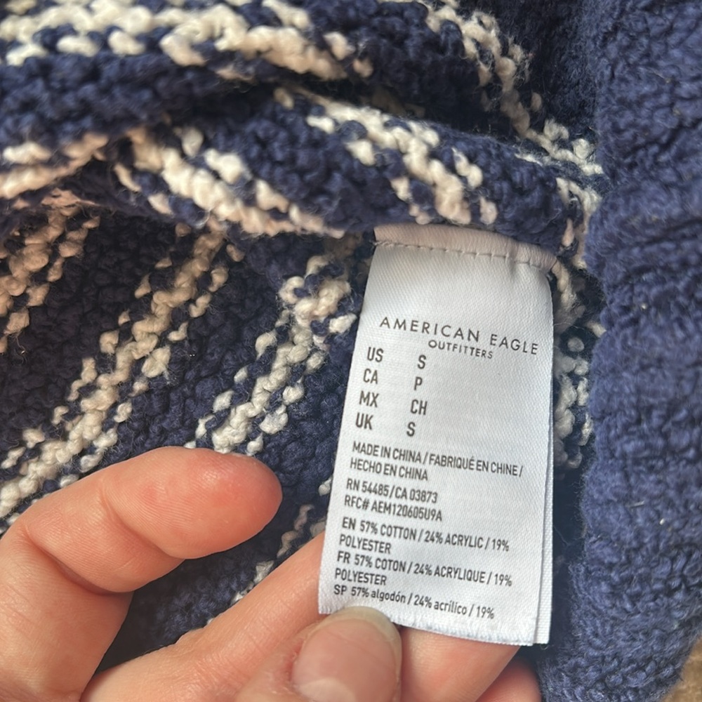 American Eagle Sweater - Picture 6 of 6